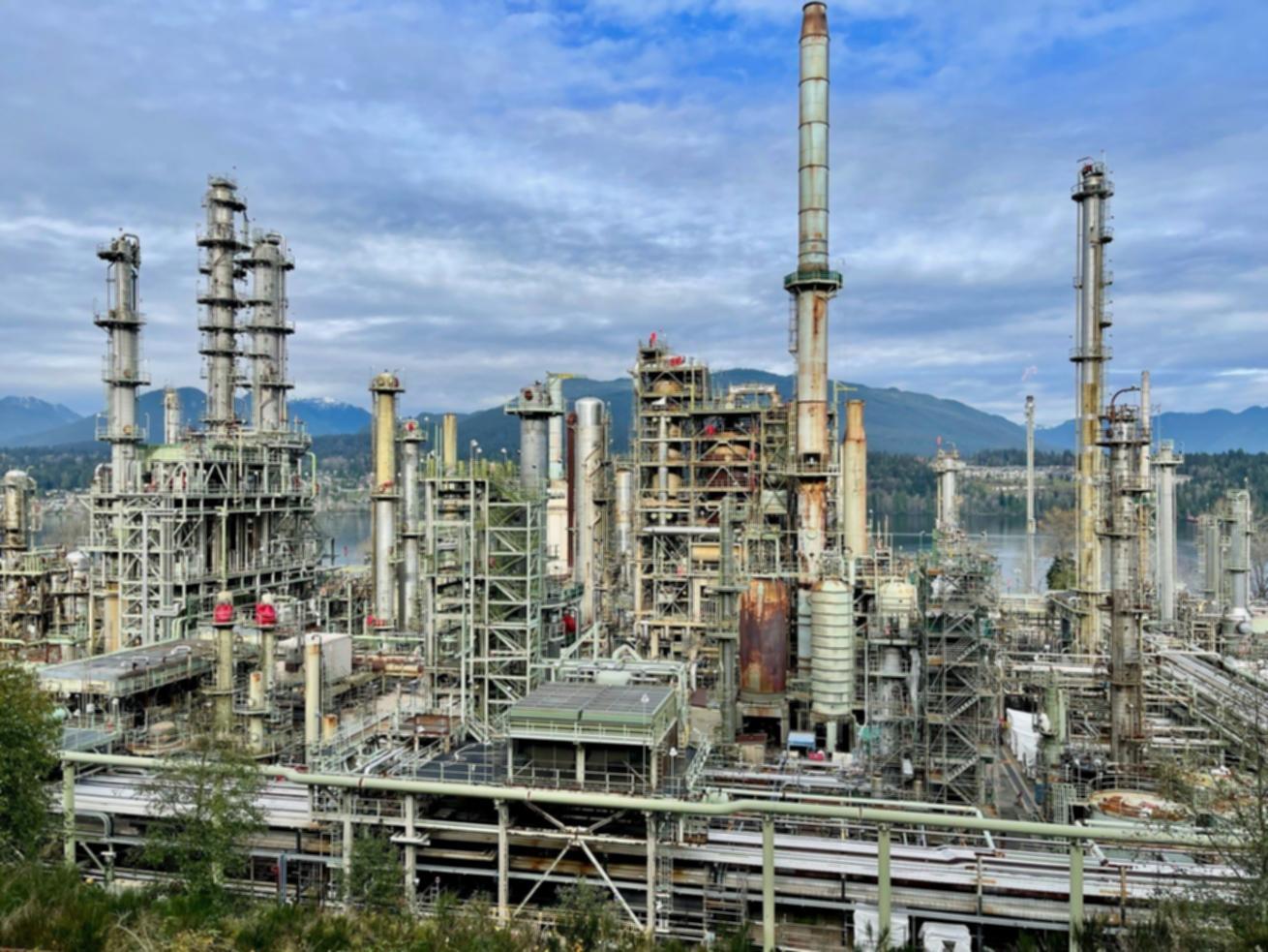 Étudiant travaillant sur des systèmes d'énergie et de puissance